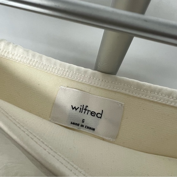 Aritzia Wilfred Allusion Skirt | Satin mini skirt - Picture 3 of 4